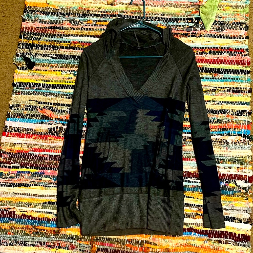 Long sleeve blouse with hood